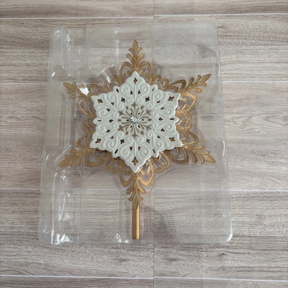 Hallmark Kerpsake Christmas Tree Snowflake Topper 2012